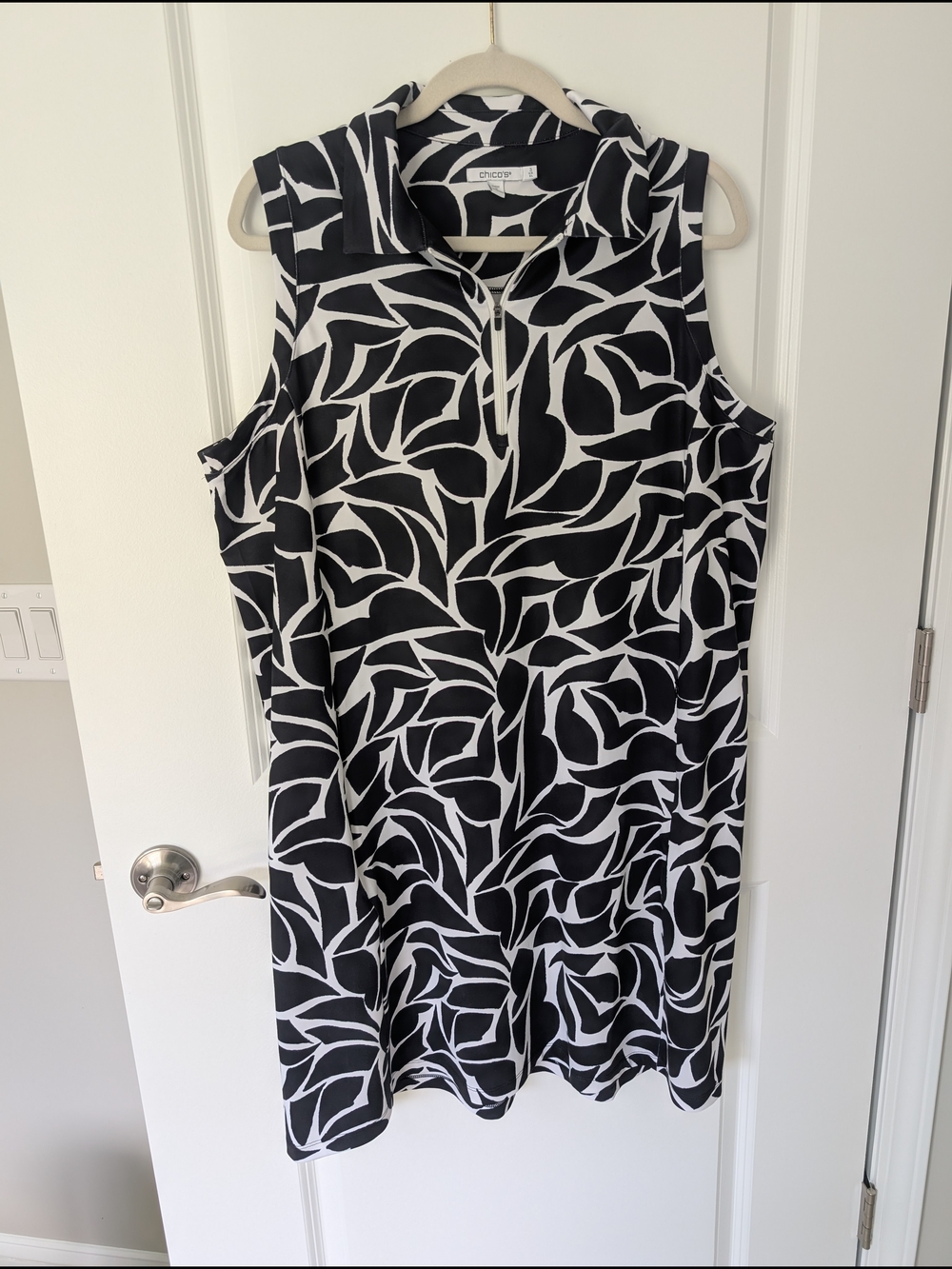 Chico's Sleeveless Black & White Leaf-Print Polo Dress